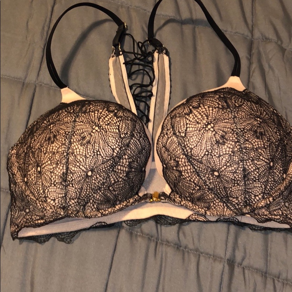 Victoria secret 38C bombshell bra